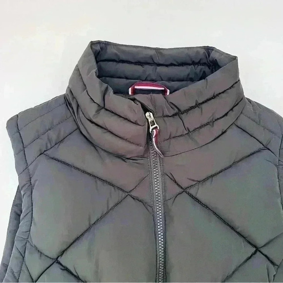 Tommy Hilfiger Black W/ Maroon Lining Crop Neck Puffer Zip Sleeveless Vest SizeM - Picture 4 of 15